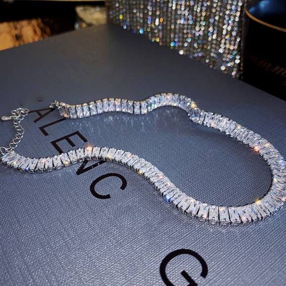 DIAMOND 18K WHITE GOLD BAGUETTE NECKLACE - Picture 4 of 4